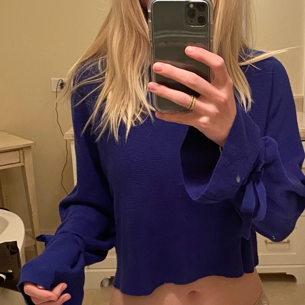 Aritzia Emmy sweater